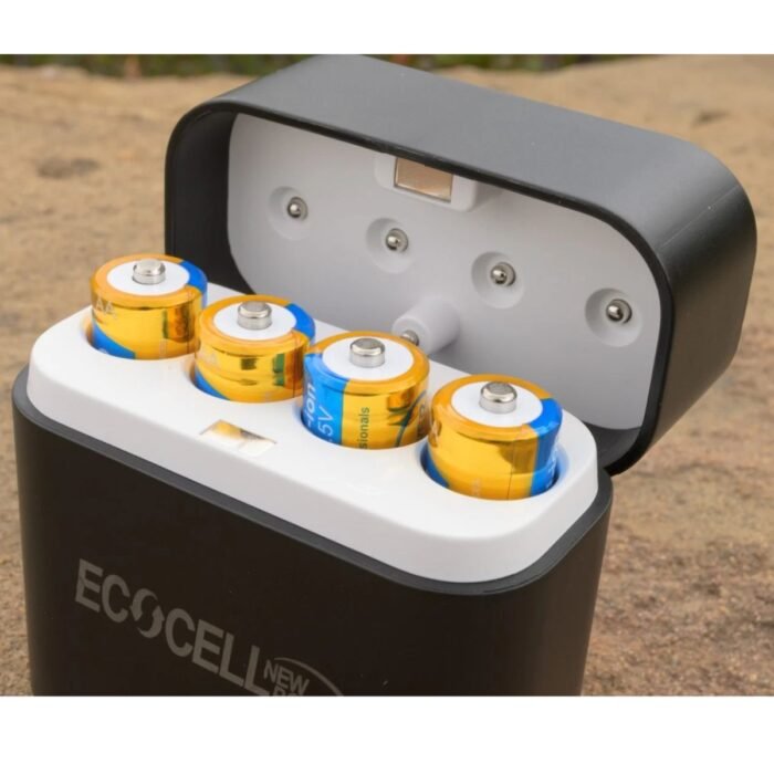 El Kit EcoCell de Pilas AA Recargables de Litio 1.5V 3600mWh es una solución práctica y económica para reemplazar las pilas desechables tradicionales. Incluye 4 baterías AA recargables de litio y un cargador con puerto USB-C, ideal para mantener tus dispositivos siempre listos. Gracias a su voltaje constante de 1.5V, estas pilas ofrecen un mejor rendimiento en equipos que requieren energía estable, como controles remotos, cámaras, juguetes electrónicos, linternas, micrófonos inalámbricos, teclados, mouse, radios, controles de videojuegos y otros dispositivos compatibles con pilas AA. El cargador permite cargar hasta 4 pilas AA al mismo tiempo y cuenta con entrada USB-C 5V/2A, lo que facilita su uso con adaptadores de celular, cargadores USB, power banks o puertos USB compatibles.