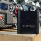 El Kit EcoCell de Pilas AA Recargables de Litio 1.5V 3600mWh es una solución práctica y económica para reemplazar las pilas desechables tradicionales. Incluye 4 baterías AA recargables de litio y un cargador con puerto USB-C, ideal para mantener tus dispositivos siempre listos. Gracias a su voltaje constante de 1.5V, estas pilas ofrecen un mejor rendimiento en equipos que requieren energía estable, como controles remotos, cámaras, juguetes electrónicos, linternas, micrófonos inalámbricos, teclados, mouse, radios, controles de videojuegos y otros dispositivos compatibles con pilas AA. El cargador permite cargar hasta 4 pilas AA al mismo tiempo y cuenta con entrada USB-C 5V/2A, lo que facilita su uso con adaptadores de celular, cargadores USB, power banks o puertos USB compatibles.